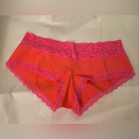 Victoria’s Secret Pink Low Rise Lace Boy Short NWOT - Picture 1 of 4
